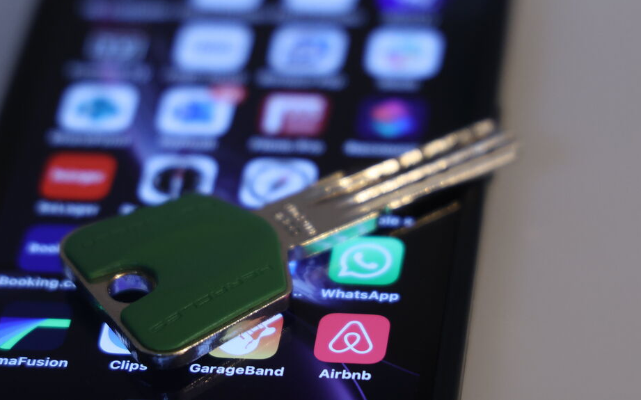 Airbnb hekelt de 'strenge' en 'ineffectieve' huisvestingsregels van de stad Parijs